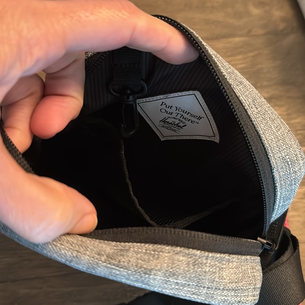 Herschel Crossbody Bag Crosshatch Grey Heather - Picture 6 of 9